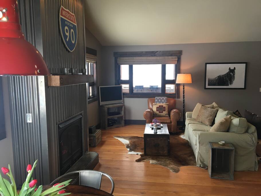 Living area: view out to screened in porch with bar table for morning coffee.