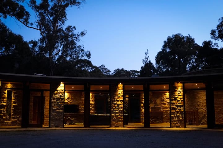 Coomalie House – Mid century inspired luxury