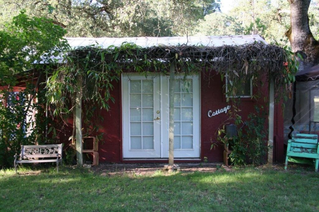 Cozy Cottage on the Farm gateway to fun in NorCal Guesthouses for Rent in Colfax, California
