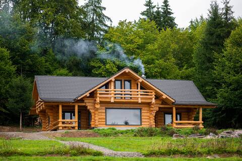 Harghita Log Houses, Szürke Farskas