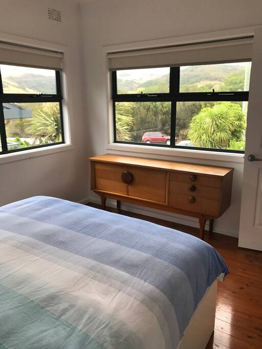Upstairs bed (queen)