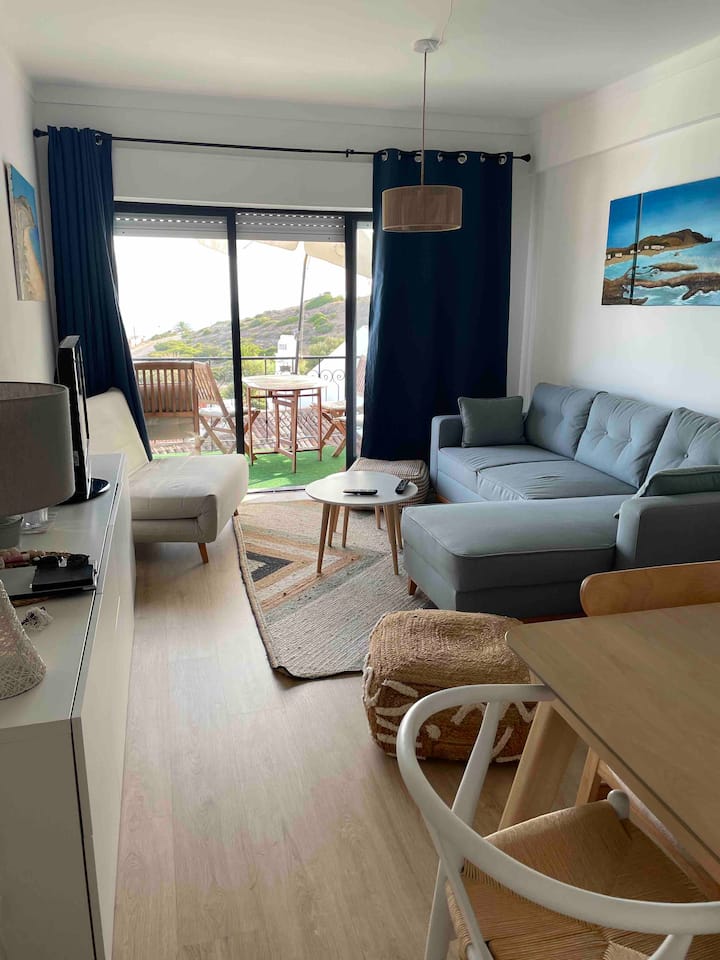 სასადილო/მისაღები ოთახი