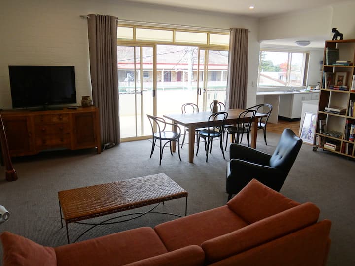 Heart of Brunswick Apartment