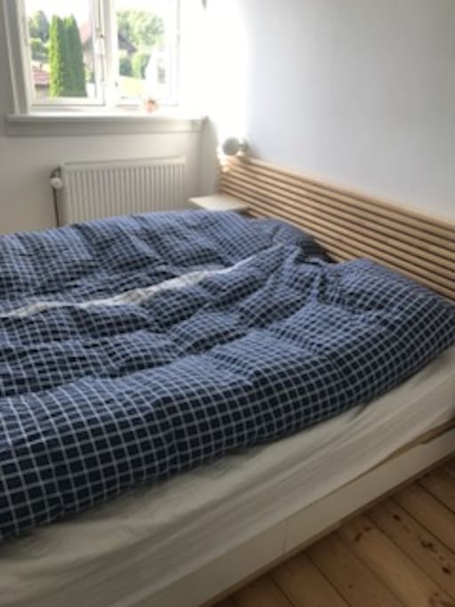 Soveværelse med dobbeltseng 1. sal