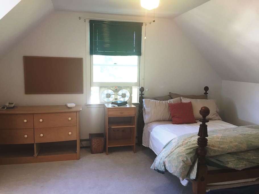 Third floor suite - bedroom with full size bed