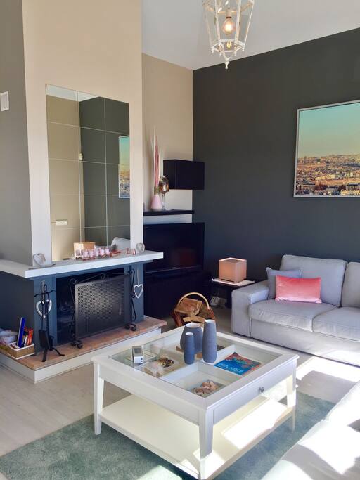 Spacious and bright sitting room with a fireplace