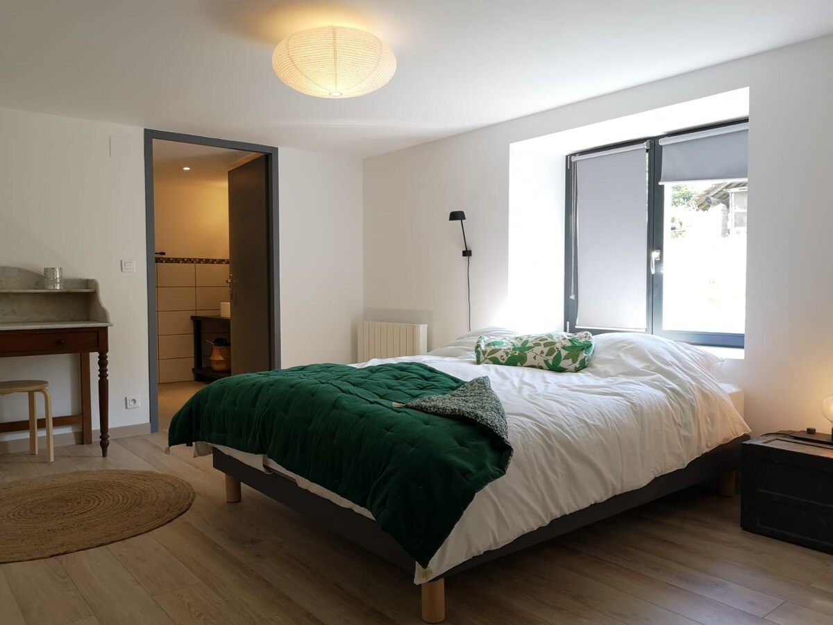 סוויטת חדר שינה וחדר רחצה 