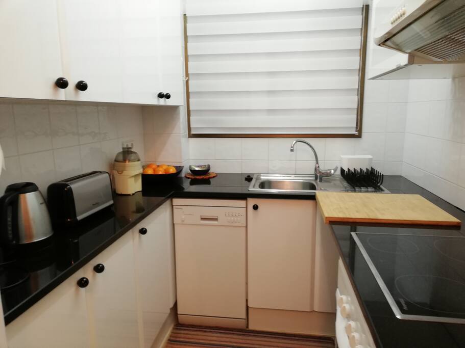 Cocina completamente equipada