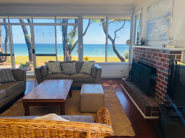 Sea’esta Sands- Absolute Beachfront Family Retreat gallery image 2