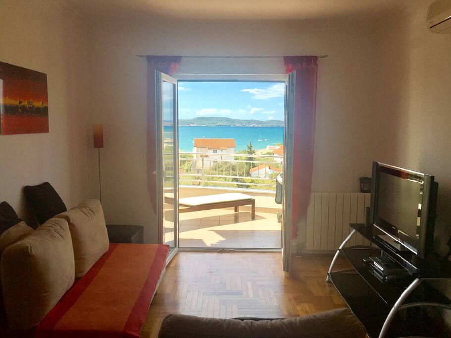 Great family layout opening into the large balcony with amazing sea views