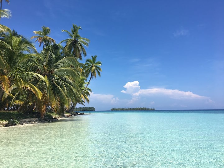 Private beach hut on a perfect paradise island — 16 bedroom vacation rental in Naranjos Chicos