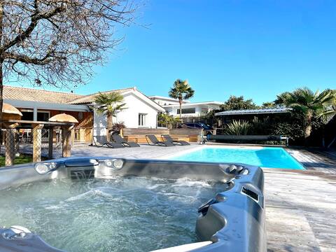 Comfortable villa heated pool - jacuzzi