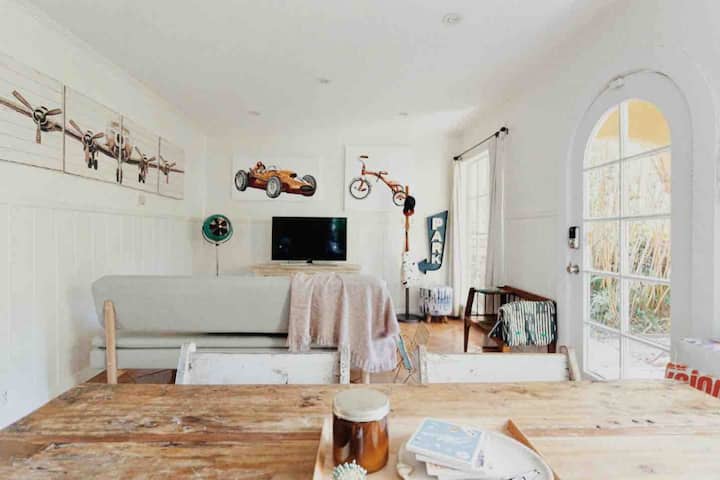 West La 2 Bdrm Spanish Cottage Home, Gated Yard - Marina del Rey, CA