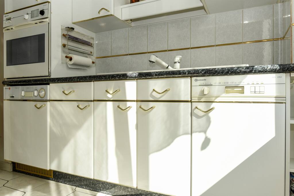 Kitchen with oven, dish washer, ...