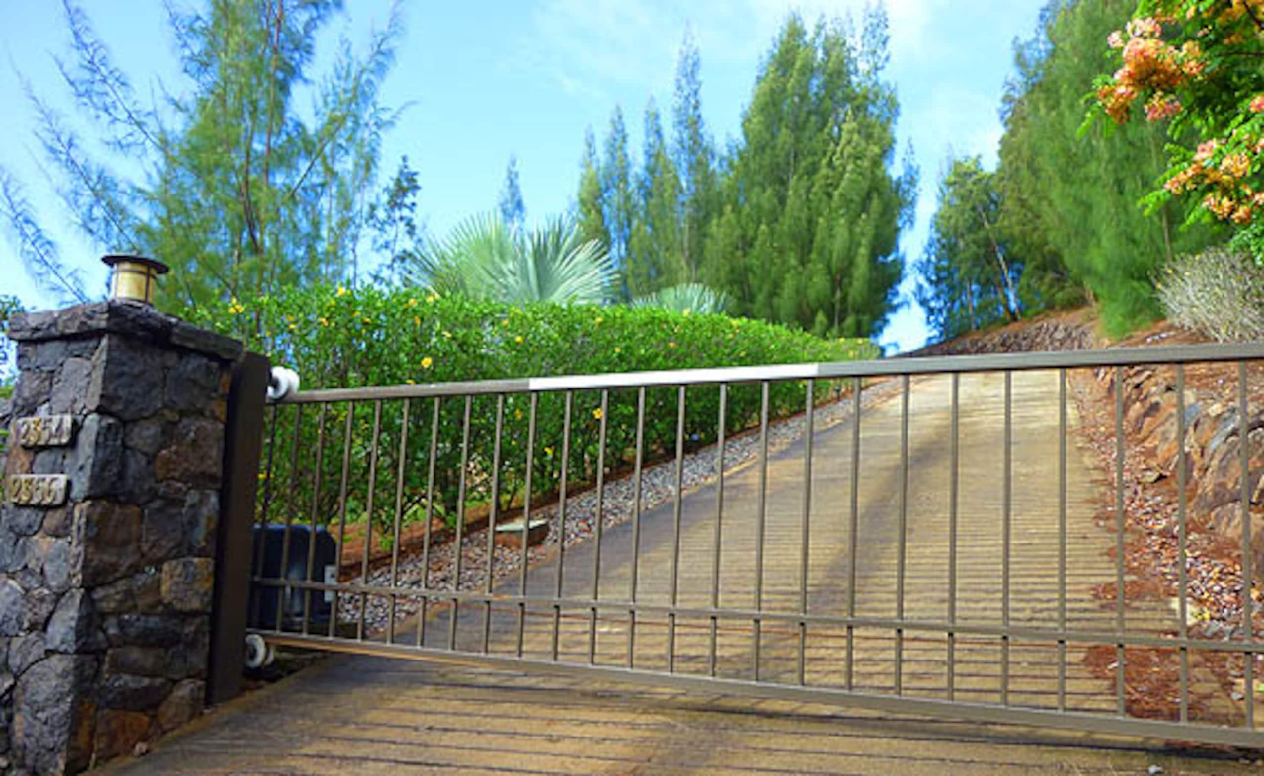 Home in Haiku-Pauwela · ★4.91 · 2 bedrooms · 3 beds · 1 bath - Photo 2