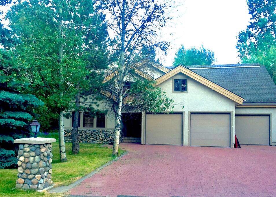 3bed 3bath Quiet/Safe Neighborhood