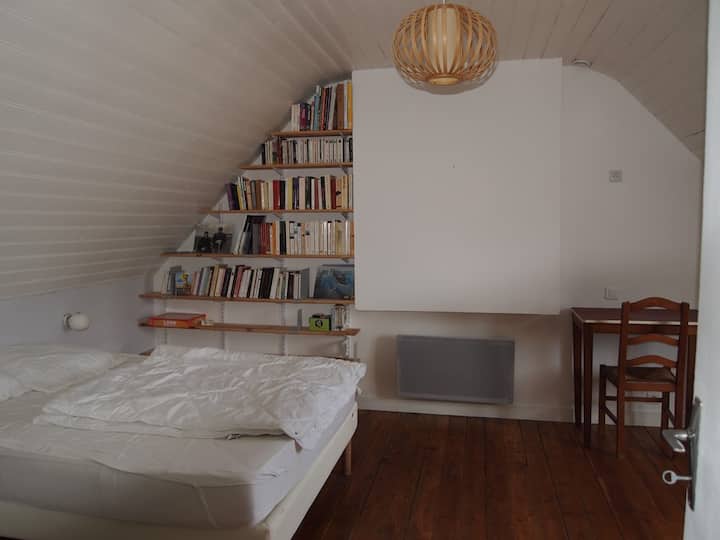 Bedroom 2 | Master suite
Double bed 140*190, varied library, desk, electric heating

South side garden view