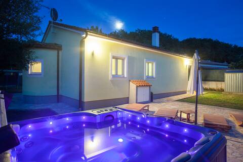 House Freeda with whirlpool ****
