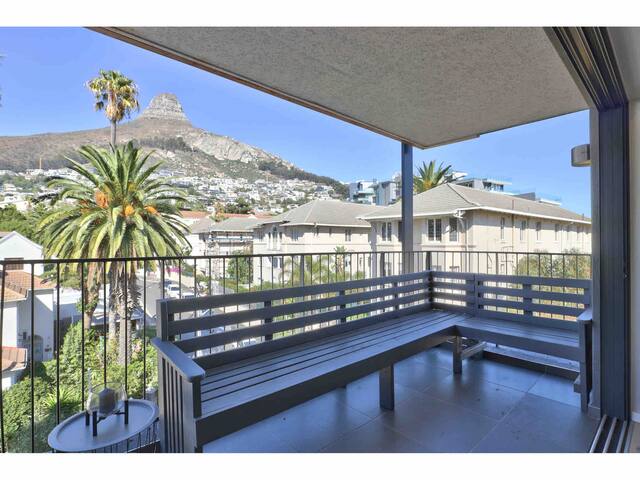 Beautiful Space with views of Lions Head D3 gallery image 5