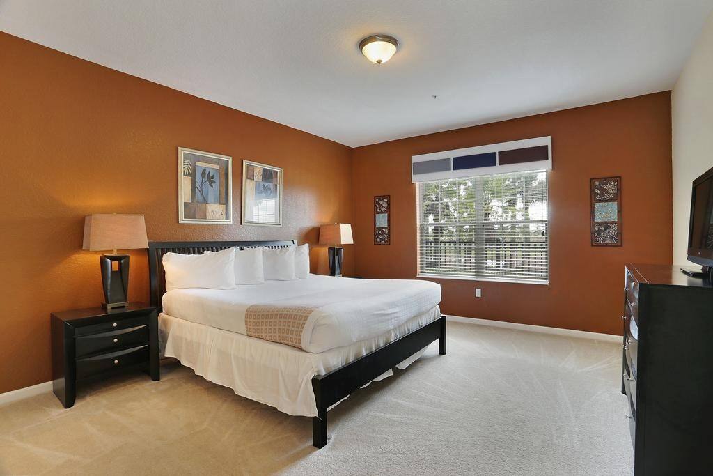There's a king bed in the master bedroom and 2 twins in the second bedroom.