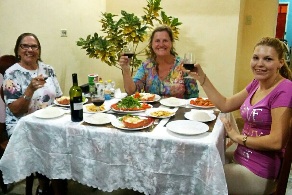 Roxana with her very first guests, two wonderful ladies from Australia