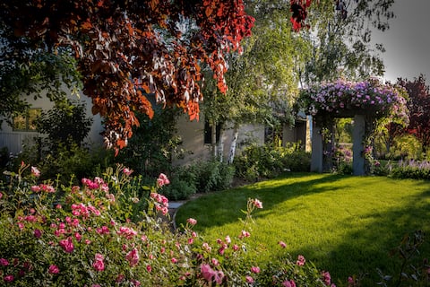 Beautiful Rose Cottage in Wine Country