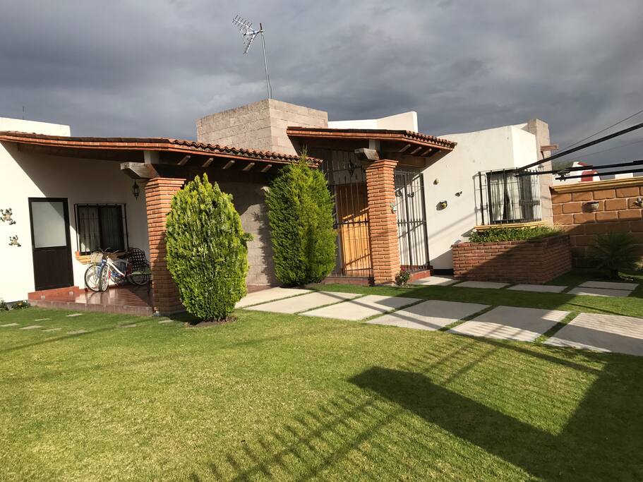 A su llegada el jardín que se comparte