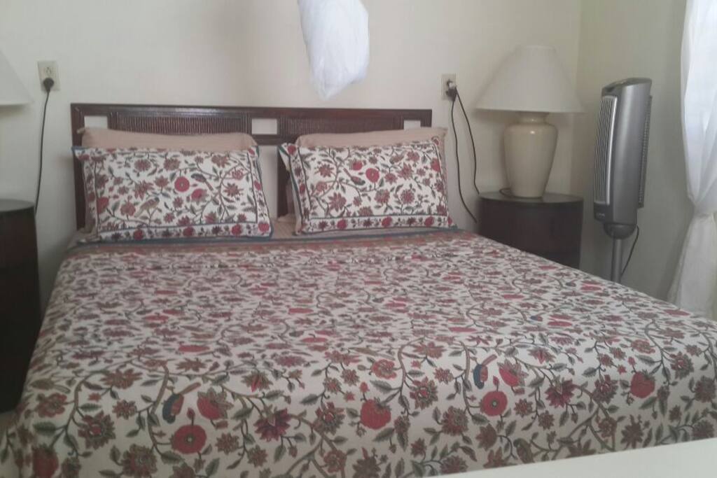 Master bedroom
with queen sze bed