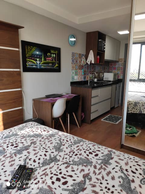 Studio Mobiliado com cozinha no centro de Curitiba