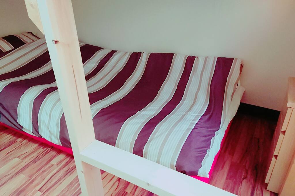 Bunk bed 下段