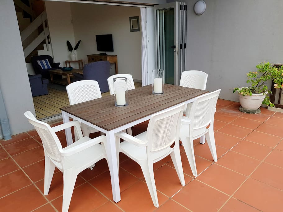 Lounge stacking doors opening onto veranda
