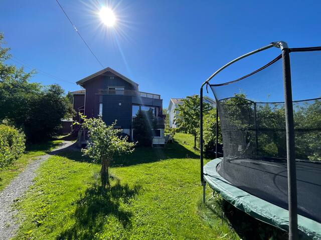 Koselig tomannsbolig m/hage – nær marka og tbane