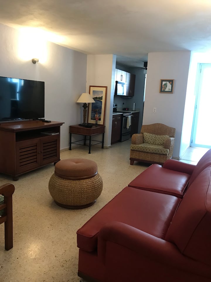 Dhoma e ndenjjes / Sala 