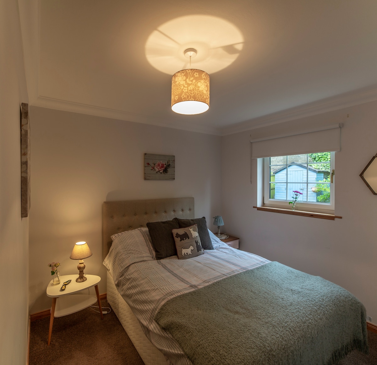 Tweepersoonskamer, kast met kledingkast en ladekast