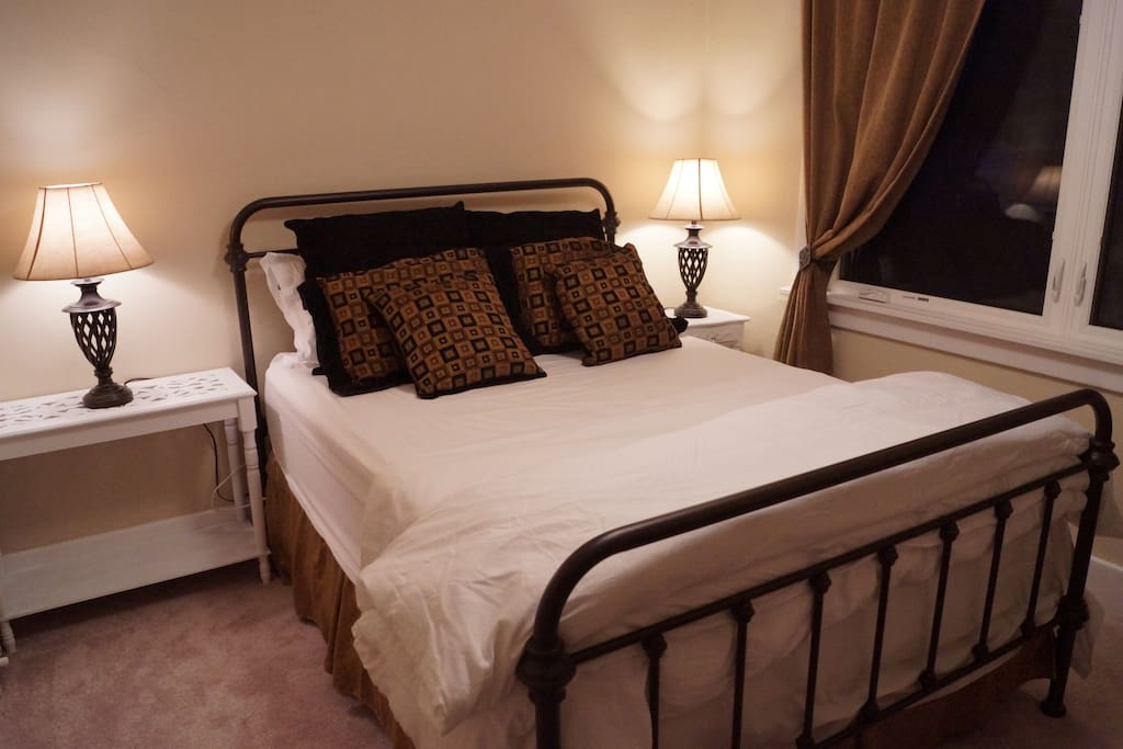 bedroom 1, queen bed pillow top