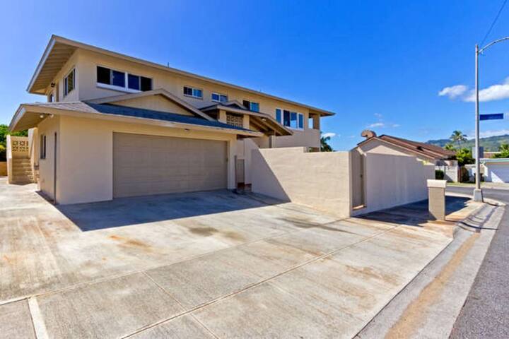 Hawaii Kai 7-Bedroom Pool Home with Views! gallery image 2