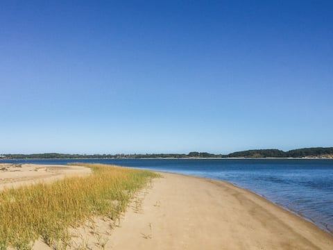 Private Beach, Cozy Cape Cottage