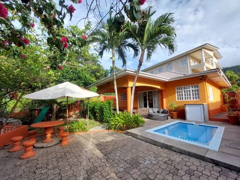 Beau Vallon Villa 2 With Pool
