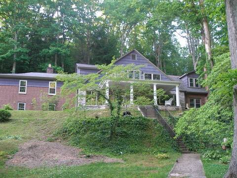 Private Mountain Retreat Connected to State Park!