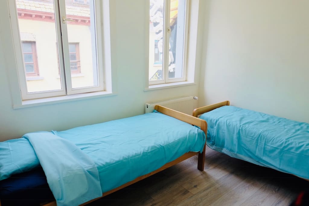 Slaapkamer 2 eenpersoonsbedden