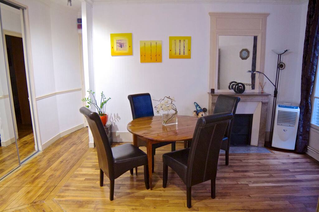 Salle à manger, grand placard, climatisation