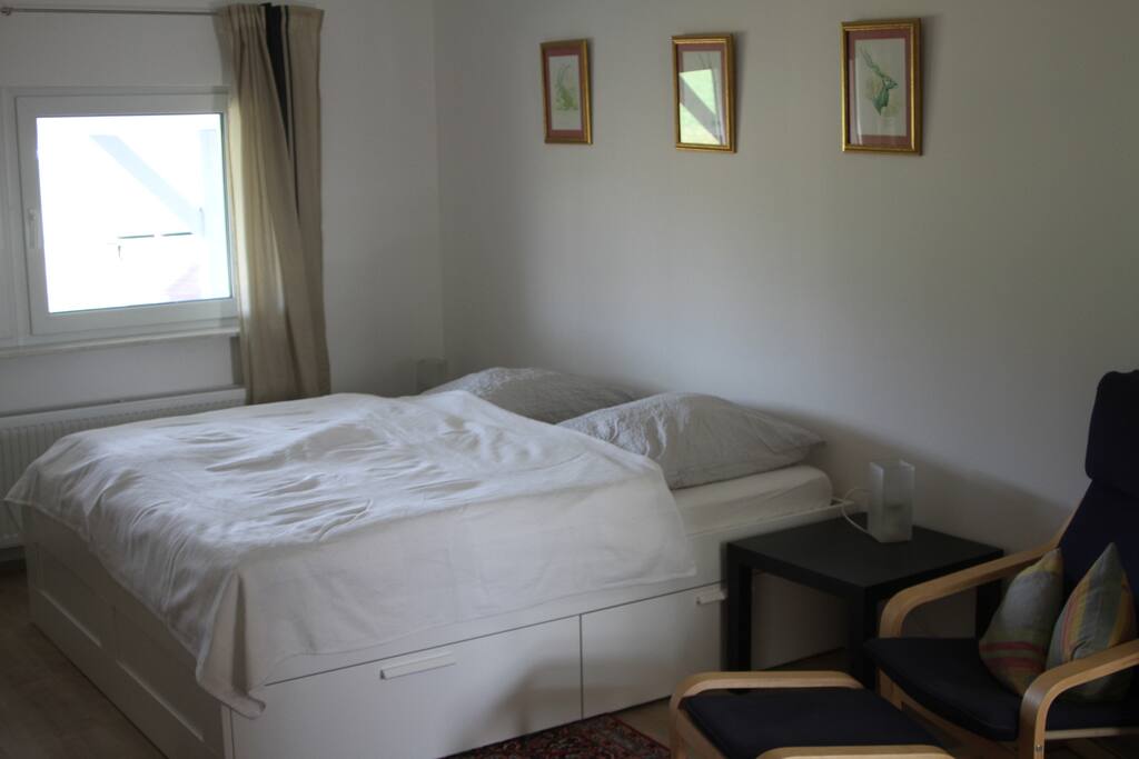 Schlafzimmer 1