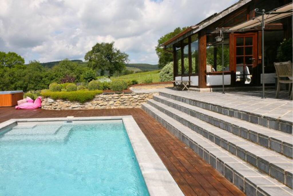 Vue lorsque vous arrivez
(piscine disponible du 1er mai au 1er octobre)