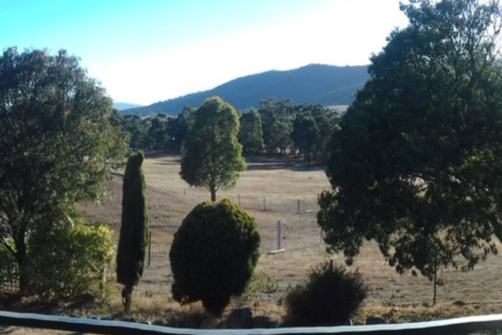 Superb panoramic views of the Tallarook Ranges