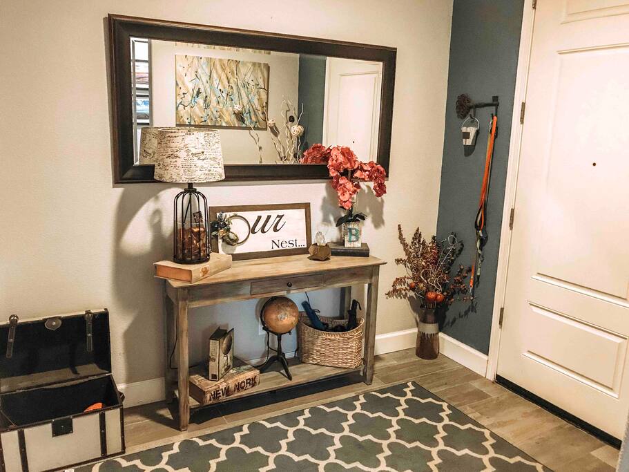 Entry way details.