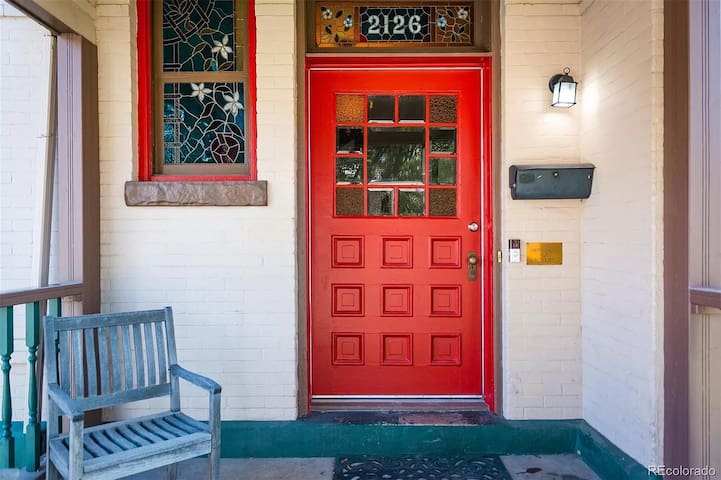 Gorgeous home with pool & tub in downtown Denver gallery image 4