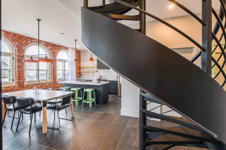 T401 – Lofts du Trésor – Par Les Lofts Vieux-QC gallery image 5
