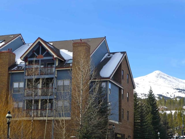 Hotel-style room with kitchenette, near everything