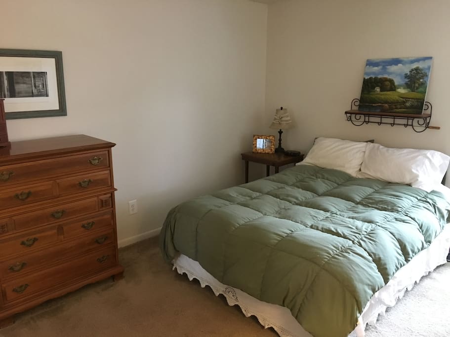 Master bedroom with queen sized bed.
