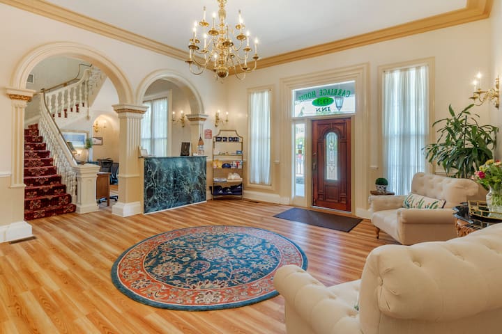 King Room - Carriage House Newport (Breakfast)